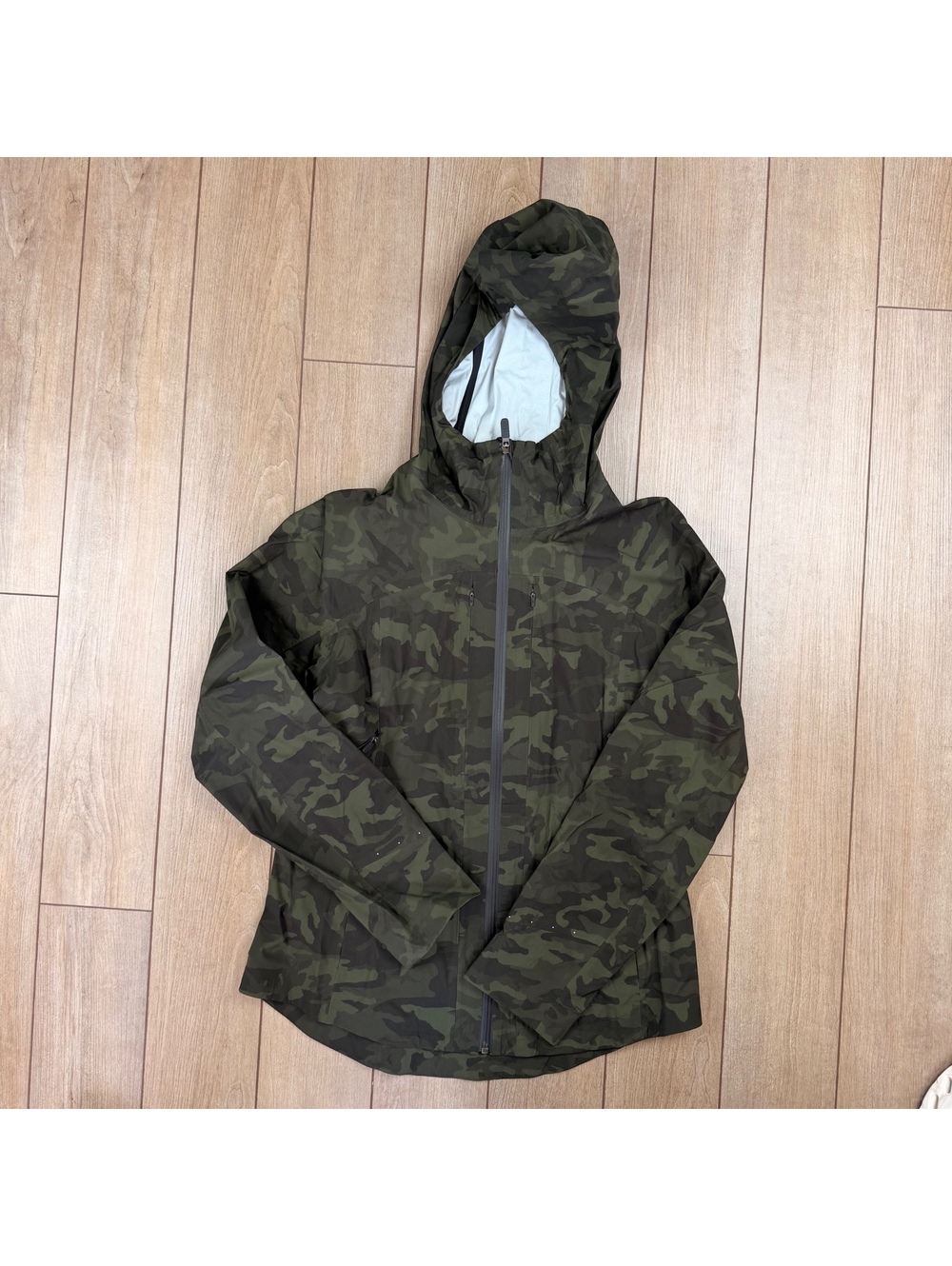 Lululemon The Rain is Calling Jacket II Incognito camo size 6 women’s raincoat